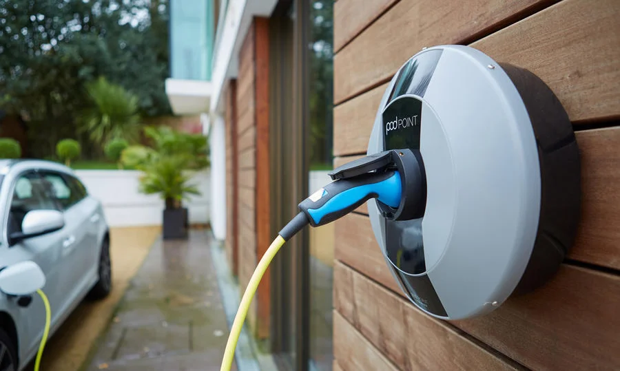 Borne de recharge pour véhicule électrique installée par Fisalec